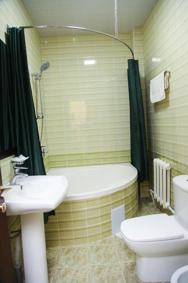 Kamelot Hotel Бухара Екстериор снимка
