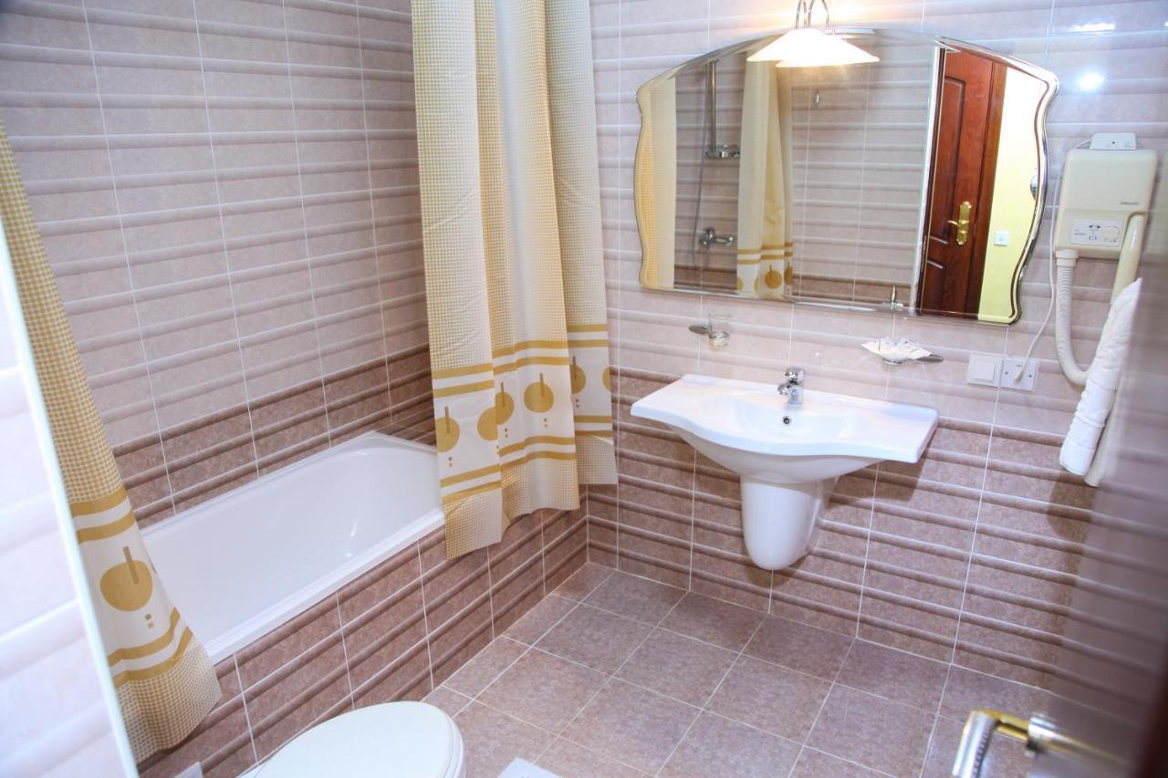 Kamelot Hotel Бухара Екстериор снимка